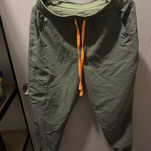 Figs women’s moss Zamora high waisted petite jogger scrub pants